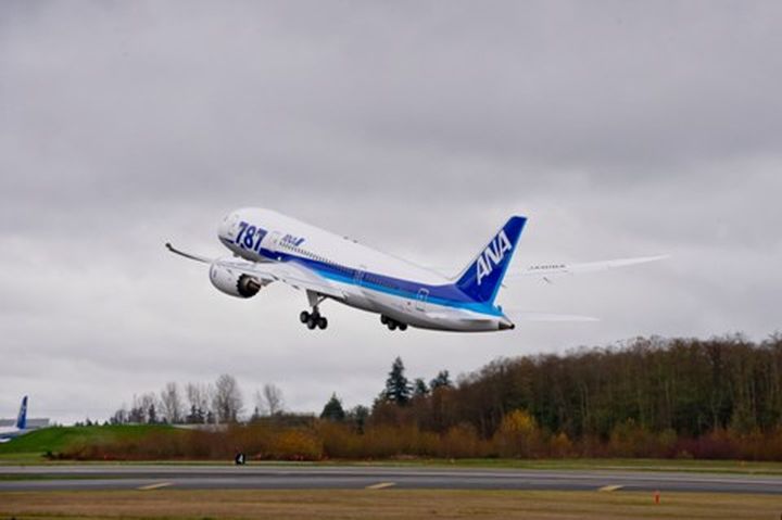 A japán társaság gépével indultak újra a 787-es átadások Everettben