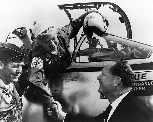 Yeager az F-104-es rekordrepüléseiben is segítette őt