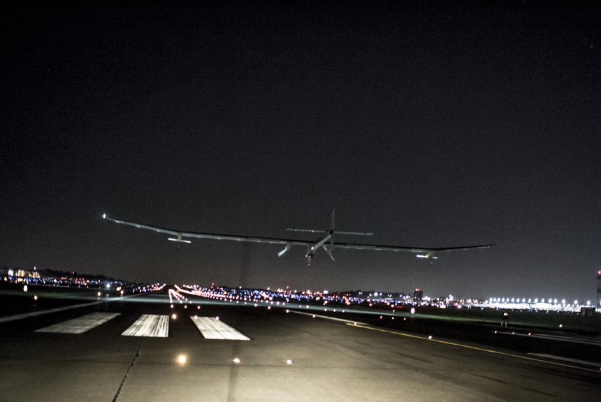 Leszállás St. Louisban <br>(fotók: Solar Impulse)