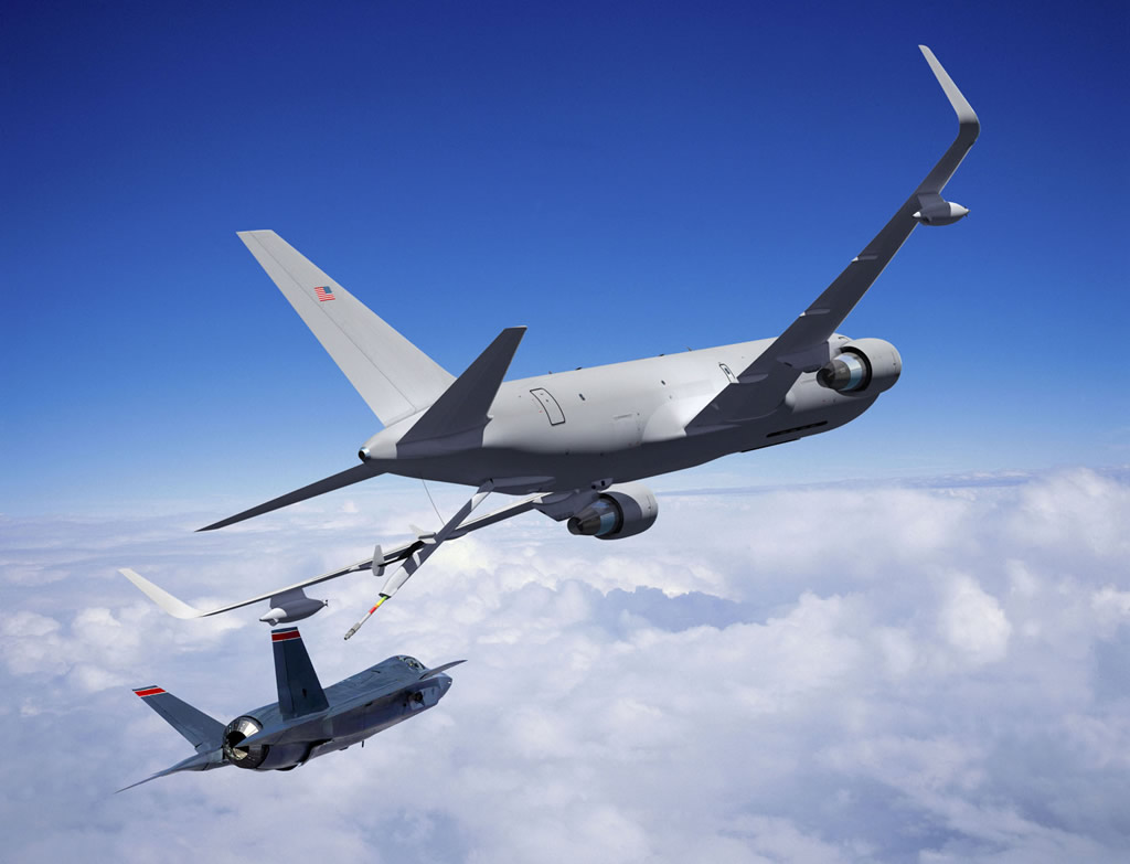 A jövő amerikai duettje: KC-46-os tankolja az F-35-öst