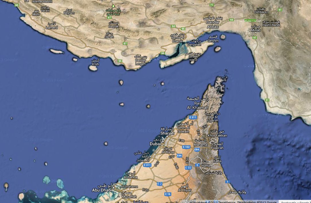 A Hormuzi szoros: északon Irán, délen a kisebb Öböl-államok