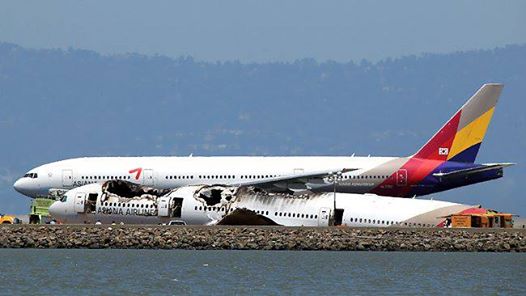 A World's Best Aviation Photography képe bejárta a repülőportálokat: előtérben és mögötte is az Asiana 777-ese...