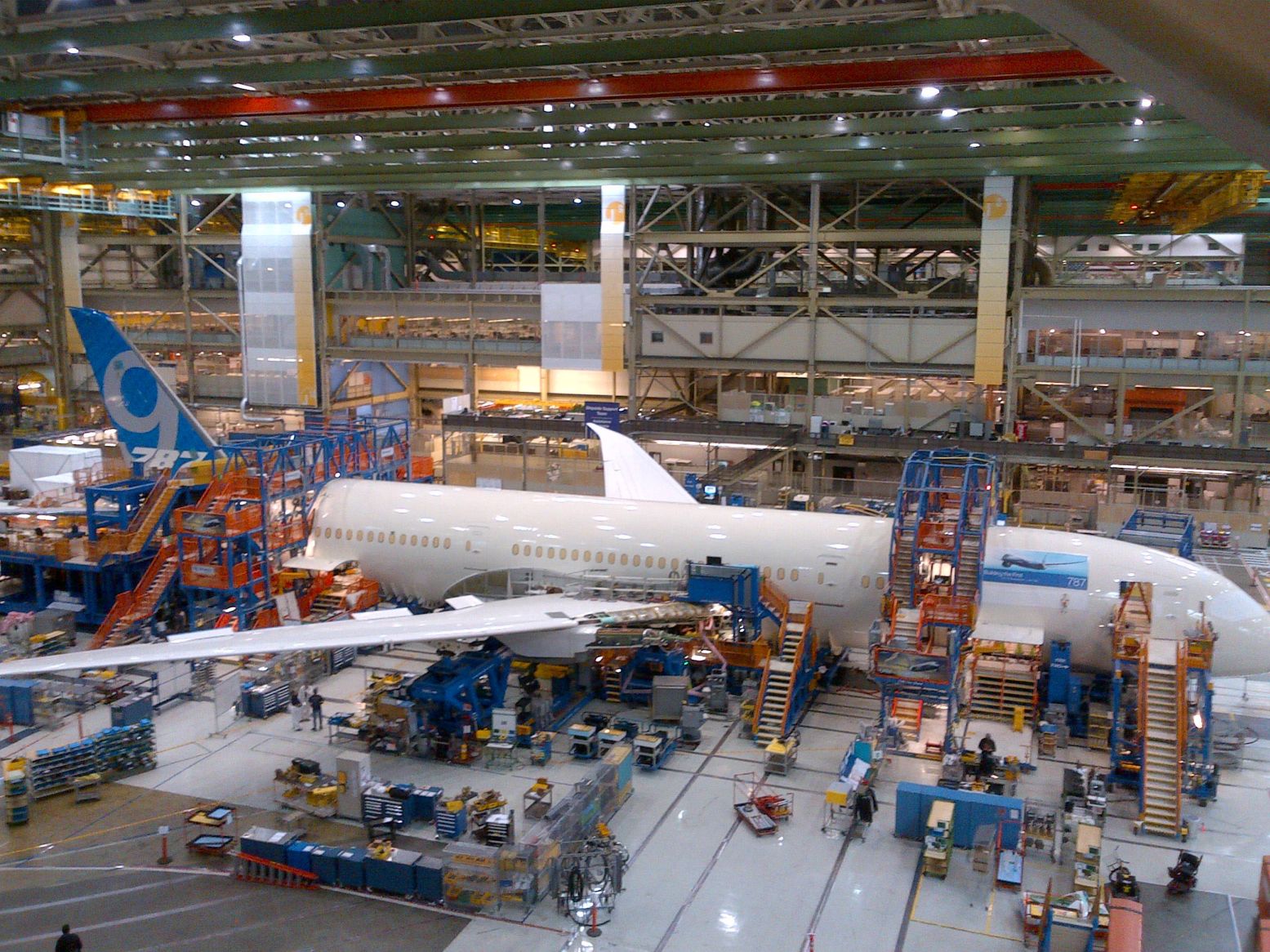 Egyelőre még spotter-fotók sioncsenek az új gépről, a Boeing utoljára az összeszerelőcsarnokban készült képet adta közre