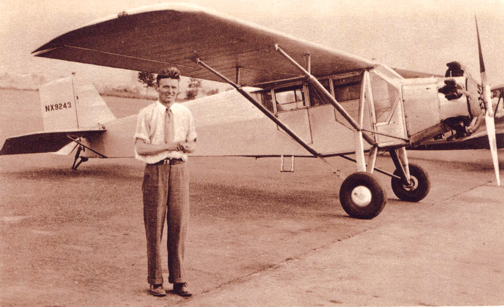 A Floyd Bennett repülőtéren: Corrigan és az öregecske Curtiss Robin