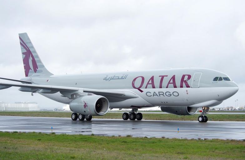 A cargo-változat most is felbukkan nálunk a Qatar flottájából, érdemes megfigyelni ennek a verziónak a jellegzetességét, a hosszabb orrfutót a kidomborodó futóaknával