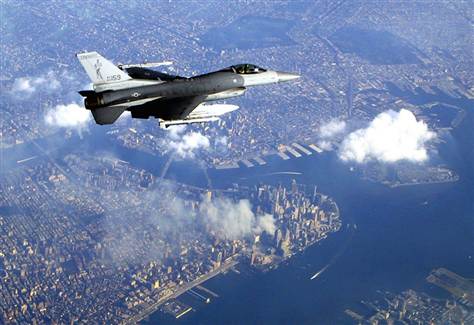 Ugyanaznap F-16-osok is őrjáratoztak Manhattan felett