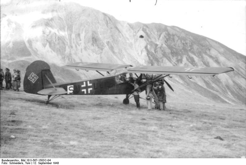 A Storch kommandós akció közben a Gran Sasso hegyen <br>(fotó: Bundesarchiv)