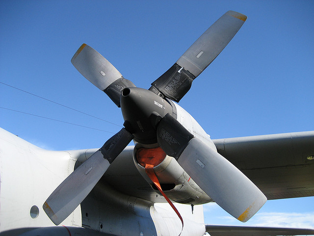 Az első C-130-as generációk is vágott végű sróffal készültek