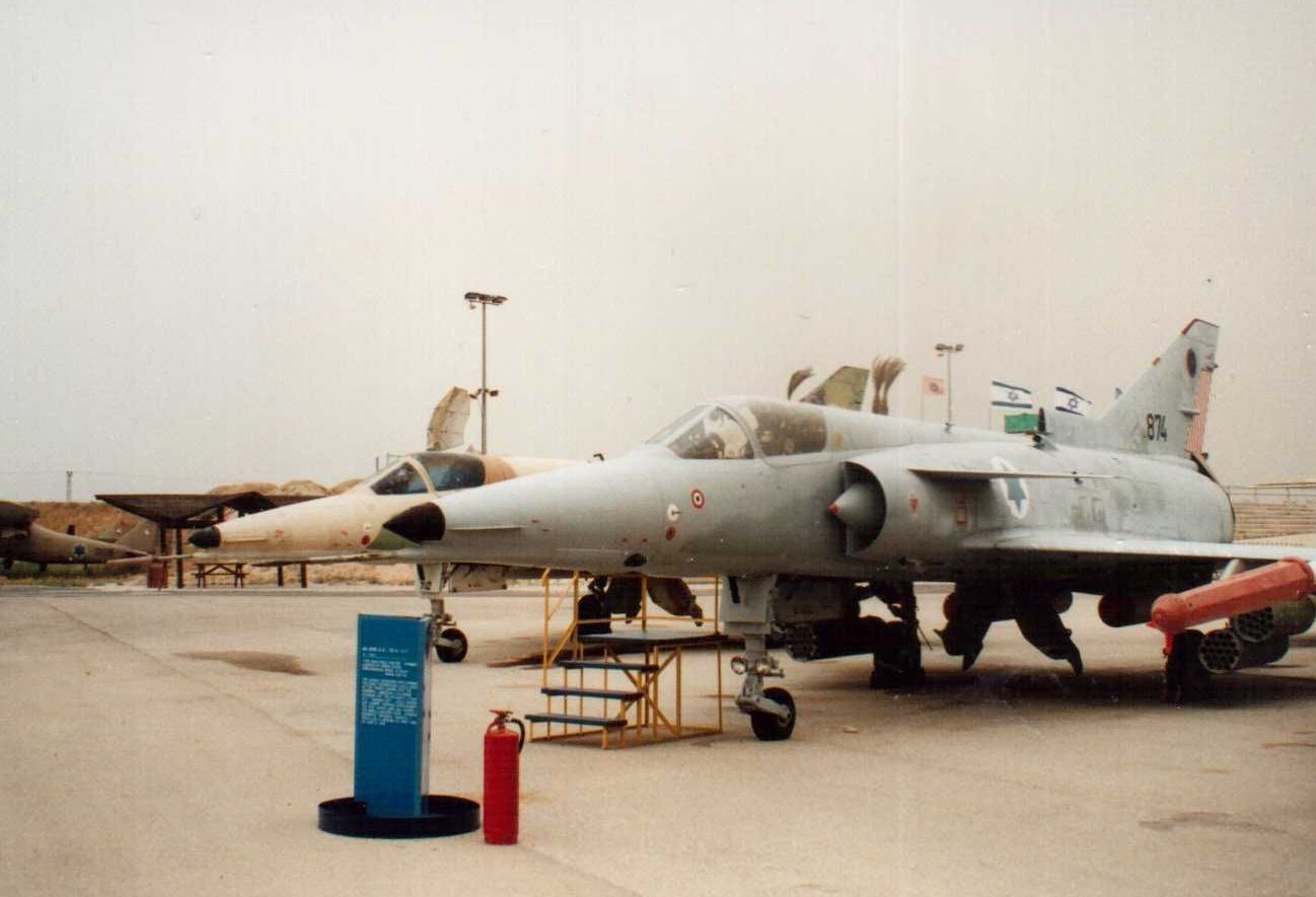 A Phantom hajtóműve összeházasítva a Mirage III sárkányával: az eredmény egy sikeres új típus, a Kfir-Nesher