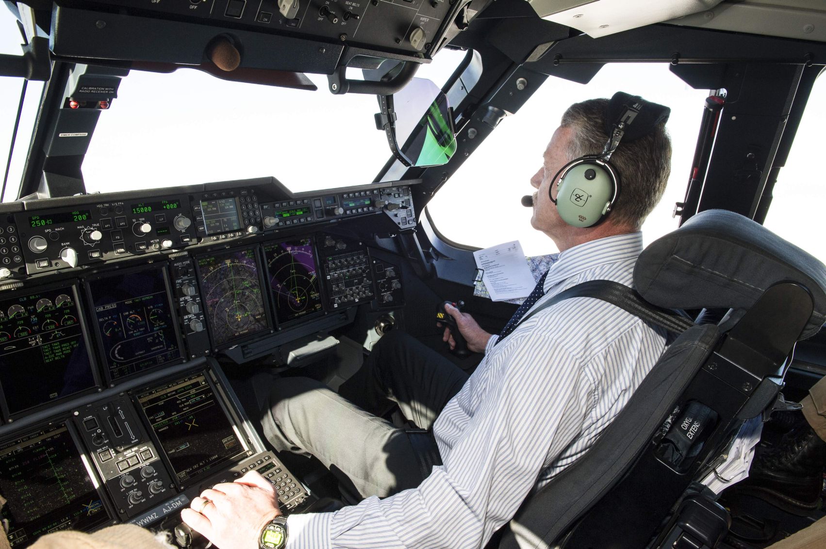 Az A400 kormányánál az új-zélandi légierő parancsnoka: lesz-e üzlet a próbaút után?