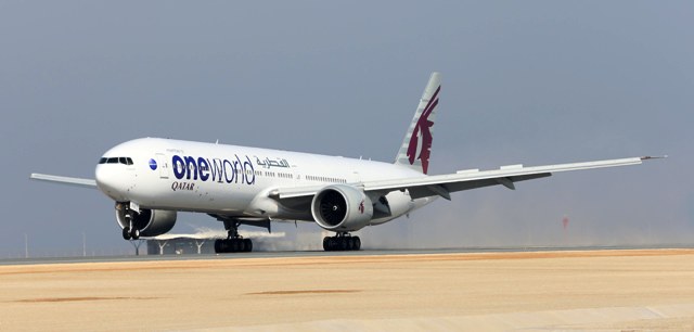 A Qatar egyik 777-ese oneworld-festést kapott 
