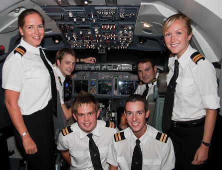 Európa első multi-crew végzettjei a Flybe fiatal pilótái voltak