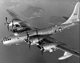 B-50-es: jól megkülönböztethető a 29-estől a magasabb függőleges vezérsík, a szárnyak alatti tartályok, a még nagyobb gondola a motoroknak