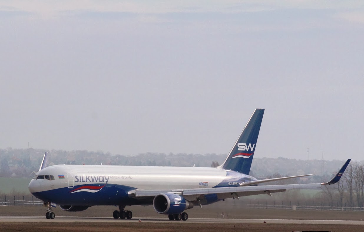 A Silk Way szép új 767-ese Ferihegyen<br>A képre kattintva galéria nyílik a Budapest Airport fotóiból