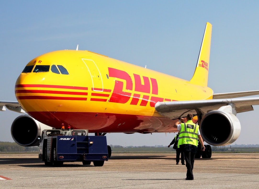 A DHL A300-asa amúgy rendszeres látogatója a repülőtérnek, bár máskor inkább vontatóval vontatják