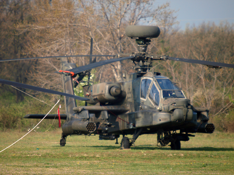 Egy félelmetes Apache harci helikopter