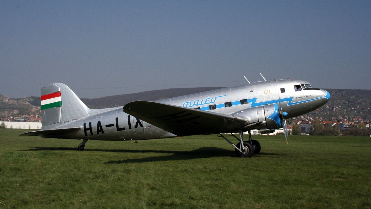A Li-2-es ős-utasszállítót, a kontinens sok repülőterének sztárját tavaly is sokan kipróbálták