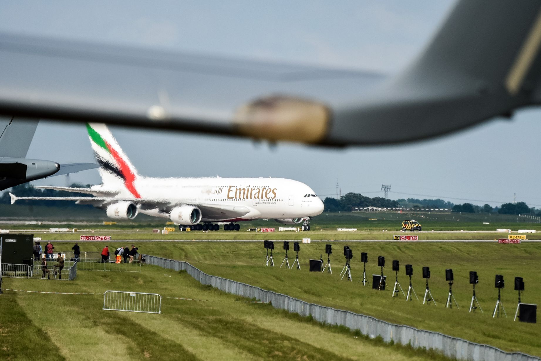 Javítani a 380-ason? A kiállítás egyik hatalmas darabja a legnagyobb 380-as üzemeltető, az Emirates friss gépe