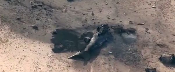 Az egy hónappal ezelőtt lezuhant AV-8B roncsa a sivatagban