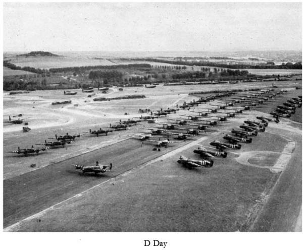 Startra váró vitorlázó csapatszállítók 1944. június 6-án...