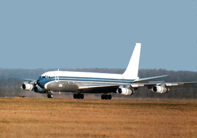 A Malév is üzemeltetett rövid ideig teherszállító 707-eseket<br>(fotó: Földesi László)
