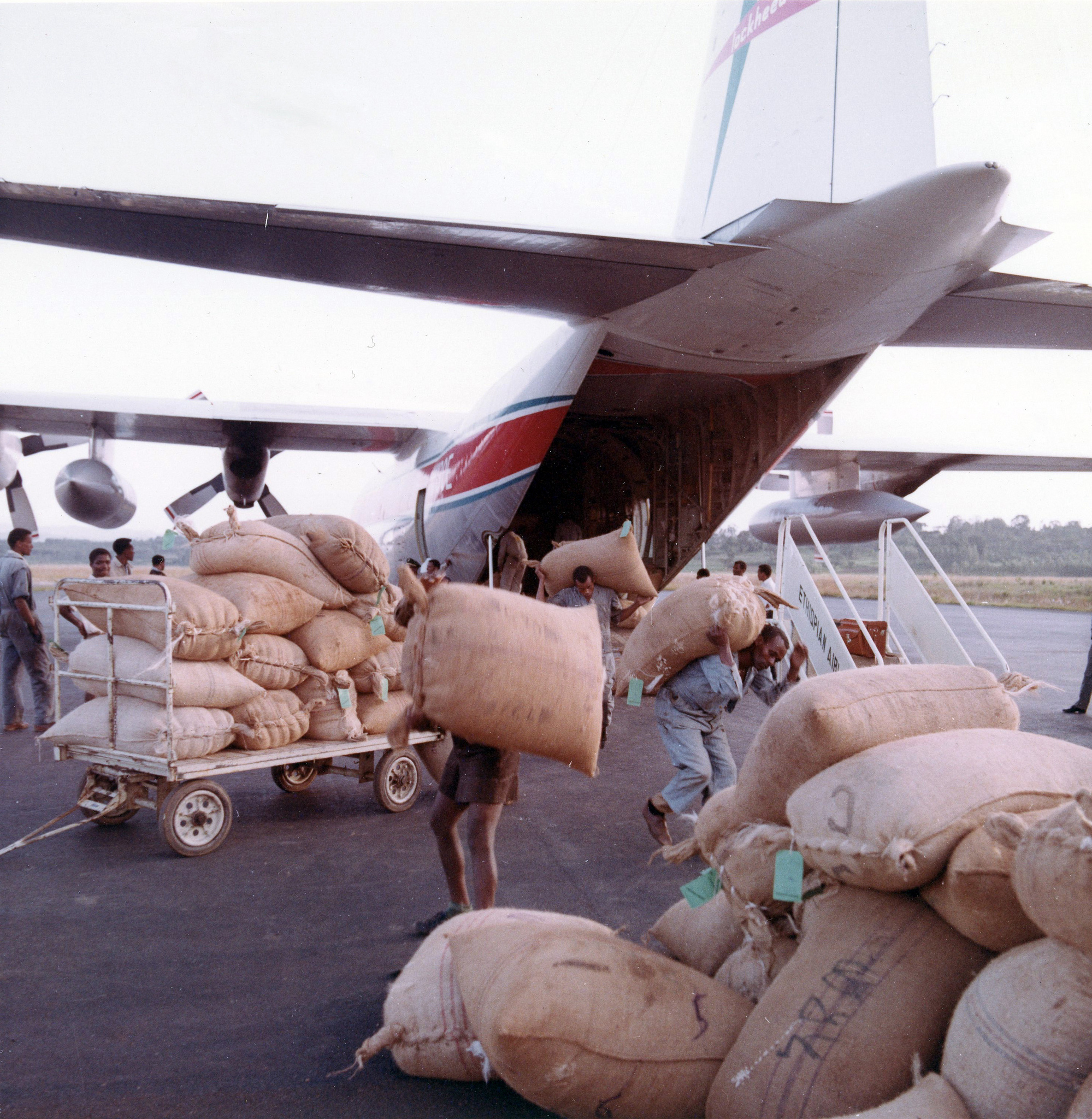 Háború vagy természeti katasztrófa: a Herkyk rendszerint elsővonalas gépei a humanitárius bevetéseknek