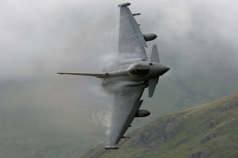 A jövendő független Skócia légierejének két alaptípusa: a Typhoon...
