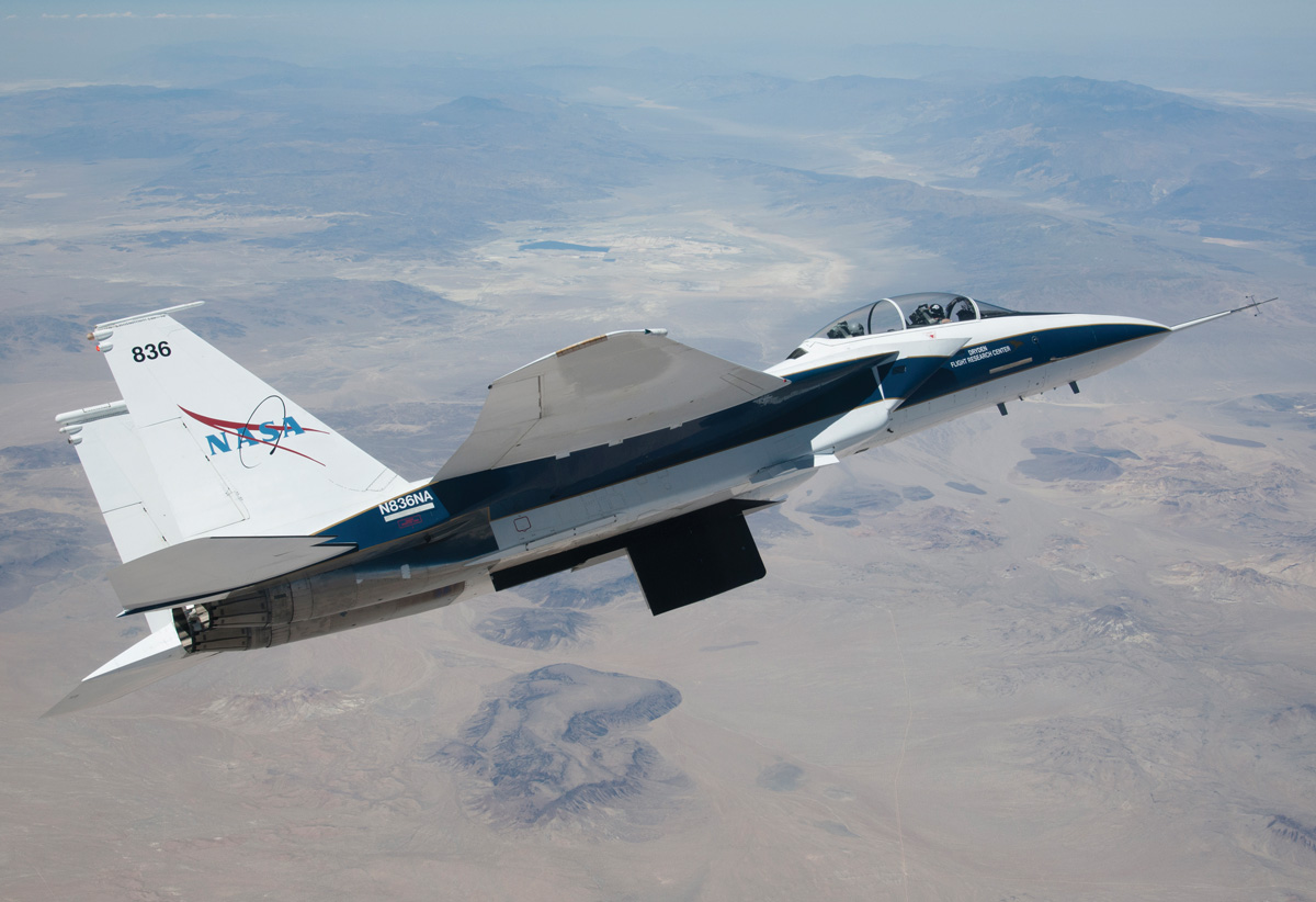 A NASA F-15-öse a hasa alá erősített Aerion-szárnyrésszel