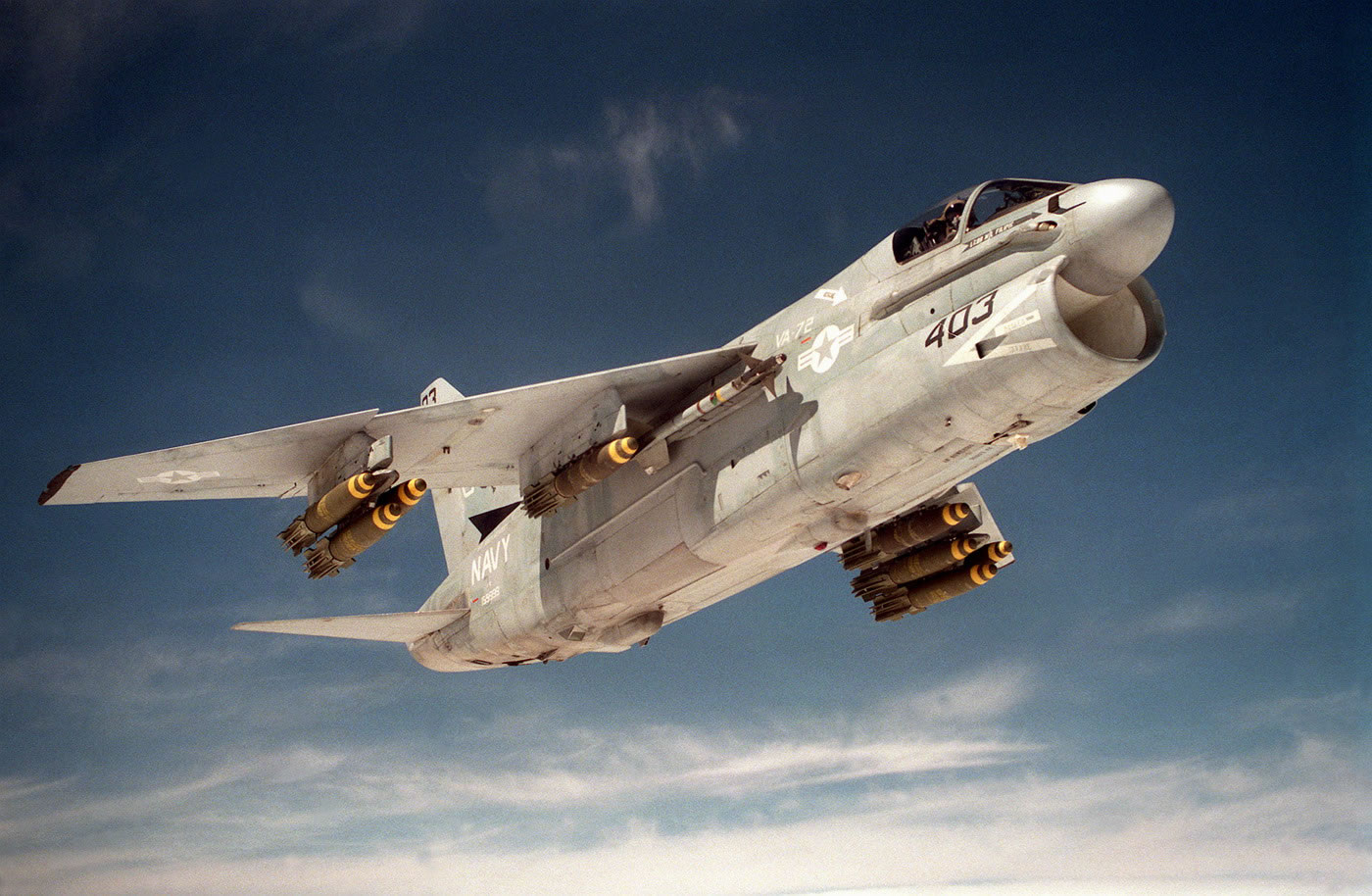 Az amerikai haditengerészet potens harci gépe<br>(fotók: aircraftinformation.info)