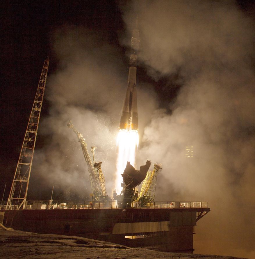 Az orosz Progressz-start éles ellentéte volt az Antares robbanásának<br>(fotók: NASA)