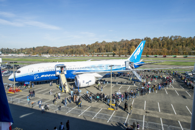 Az első látogatók a 787-es program Boeing-dolgozói közül kerültek ki<br>(fotó: Flightglobal)