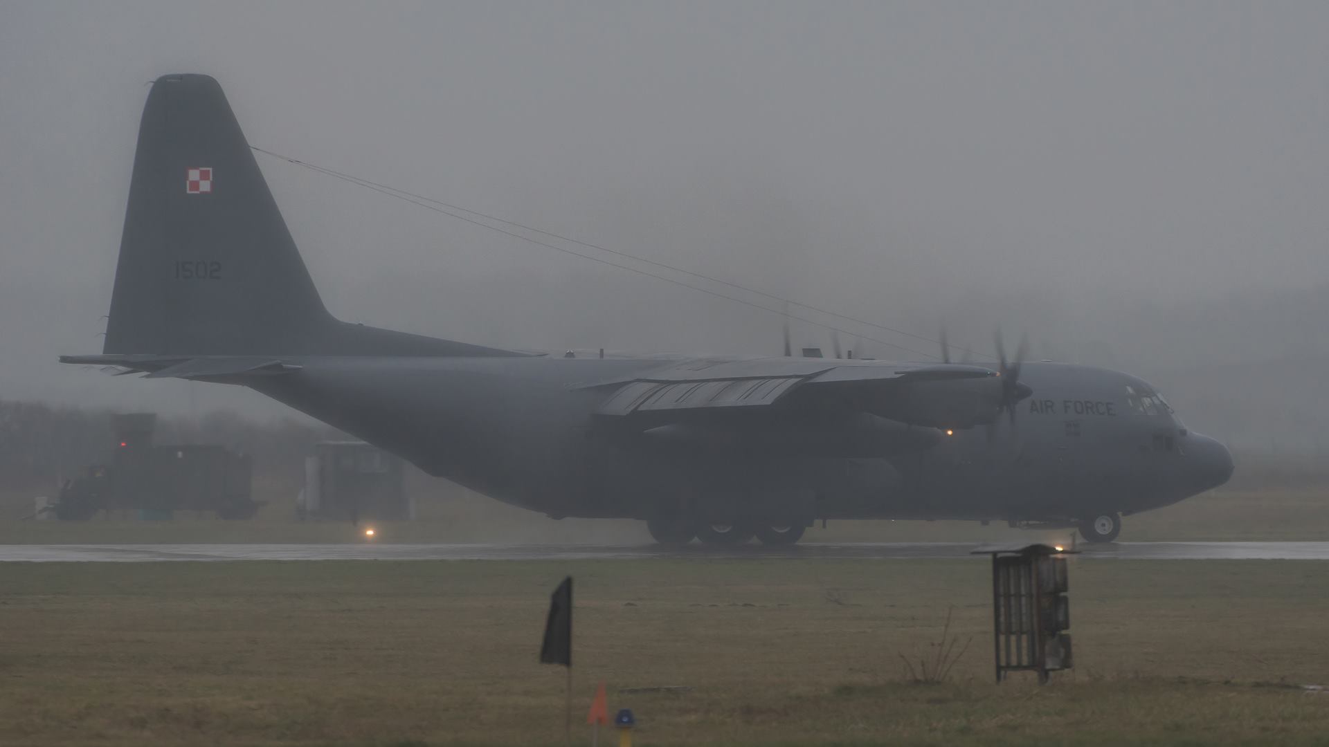 Lengyel Herky a téli ködben: a légihídról csak a sikeres akció után adtak hírt <br>(fotók: 3. Skrzydło Lotnictwa Transportowego)