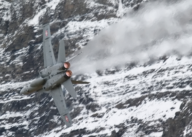 Az AXALP, lövészet a hegyek között: a svájci légierő F-18-asa