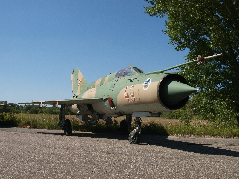 Típusváltozatok a pápai repgéptemetőben: MiG-21BiSz
