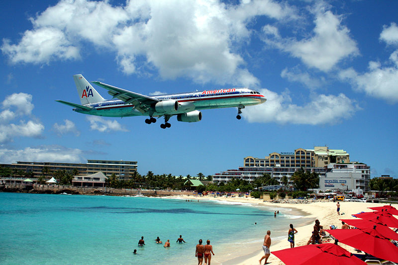 757-es karibi járaton: a Boeing jó néhány évvel a program indulása előtt hasonlóan elutasította a 737-es újrahajtóművezett változatát...