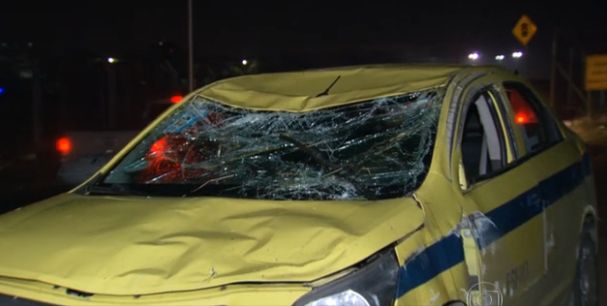 Ennek a taxinak a sofőrje megúszta, korábban egy kollégája belehalt a kalandba