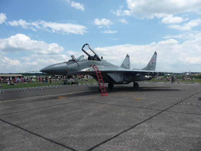 ...és egy szlovák MiG-29-es