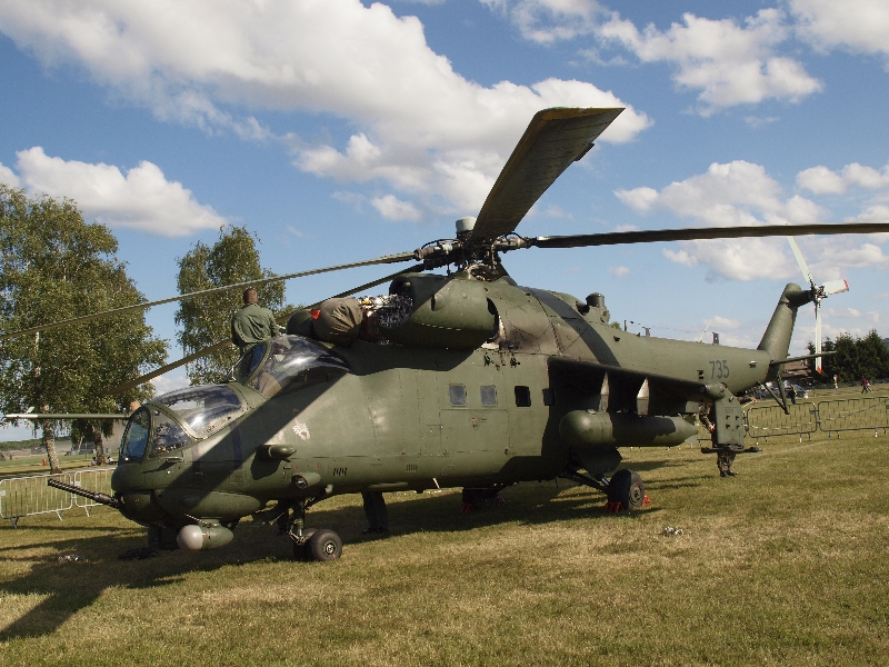 A külföldi vendégek egyike: a lengyel Mi-24-es...