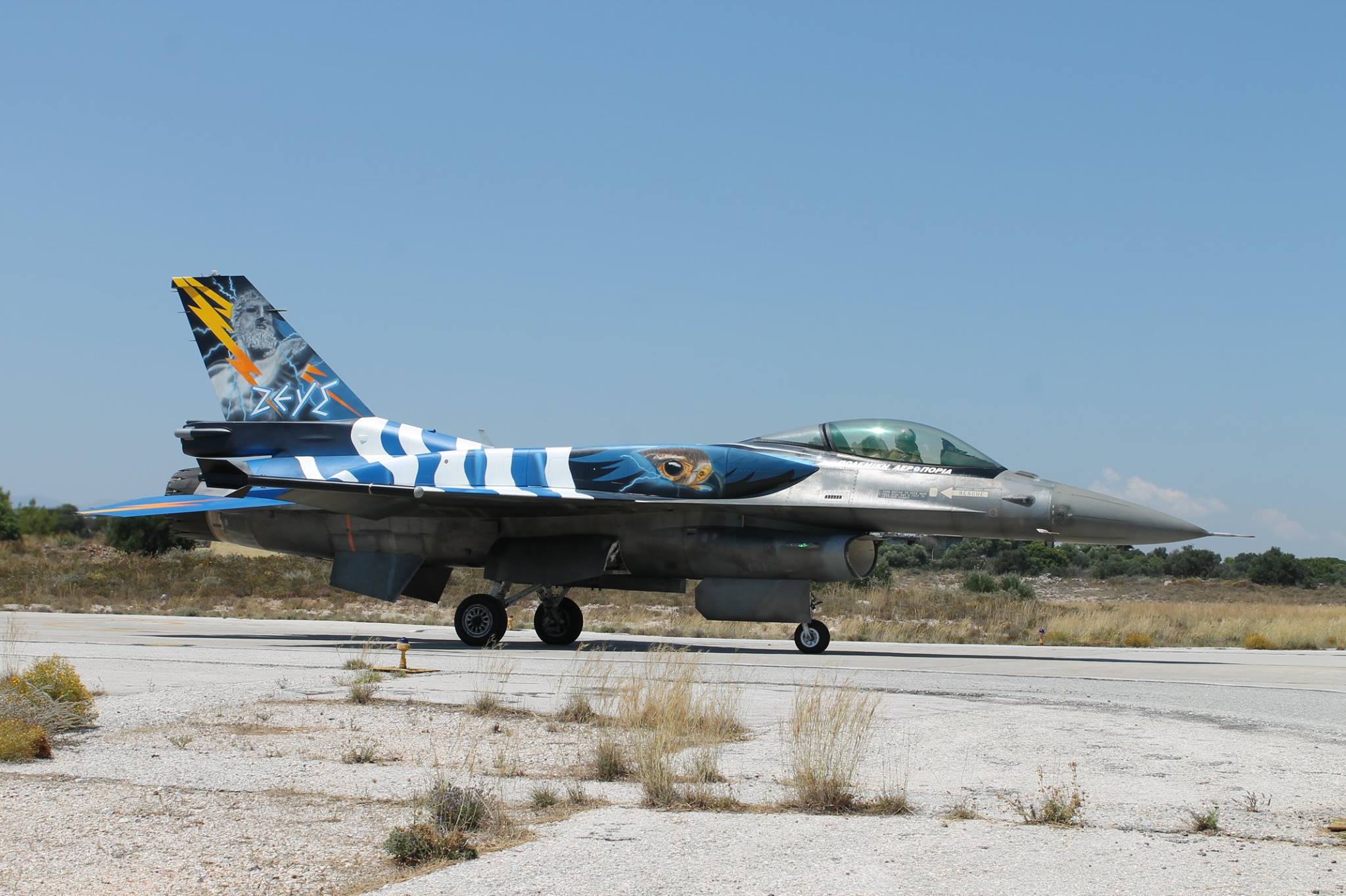 A szépen festett görög demo-F-16-os