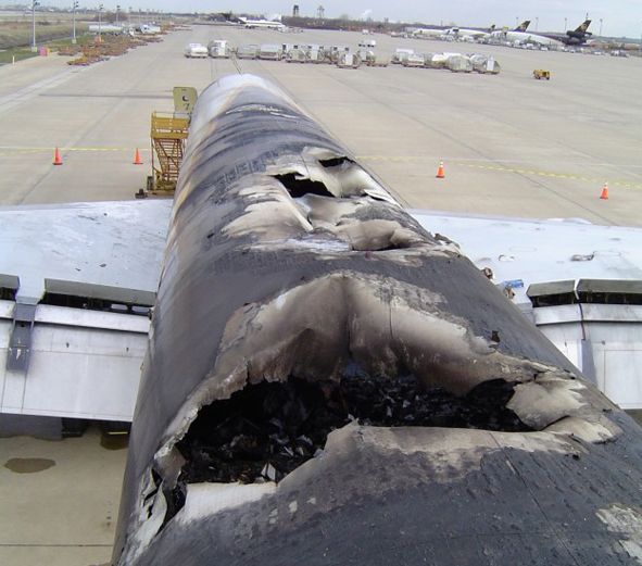 A Philadelphiában kiégett DC-8-as az NTSB fotóján