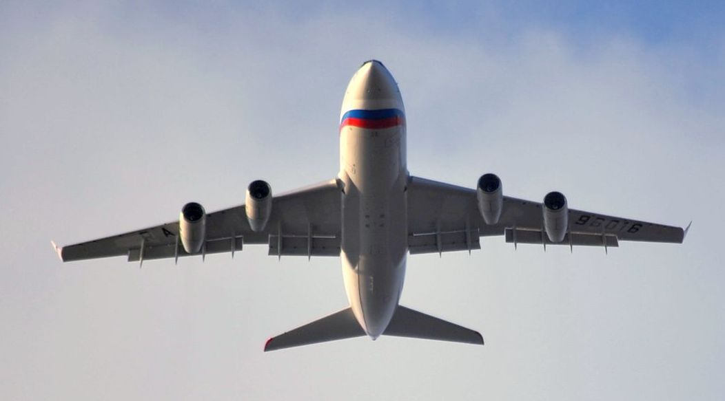 A Putyin-féle Il-96-osok egyike a ferihegyi 13-as bal pályára igyekszik