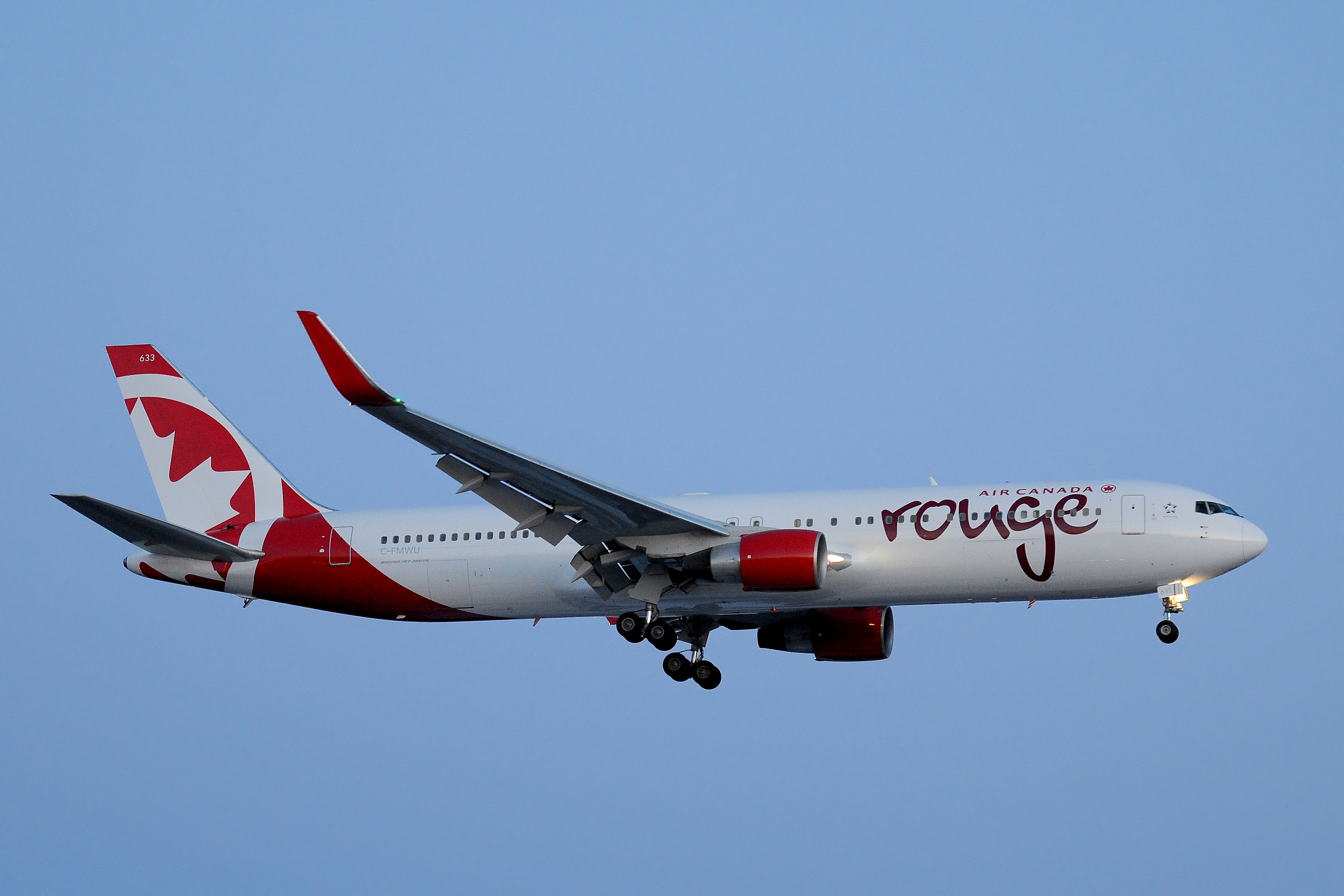 (fotók: Air Canada Rouge)