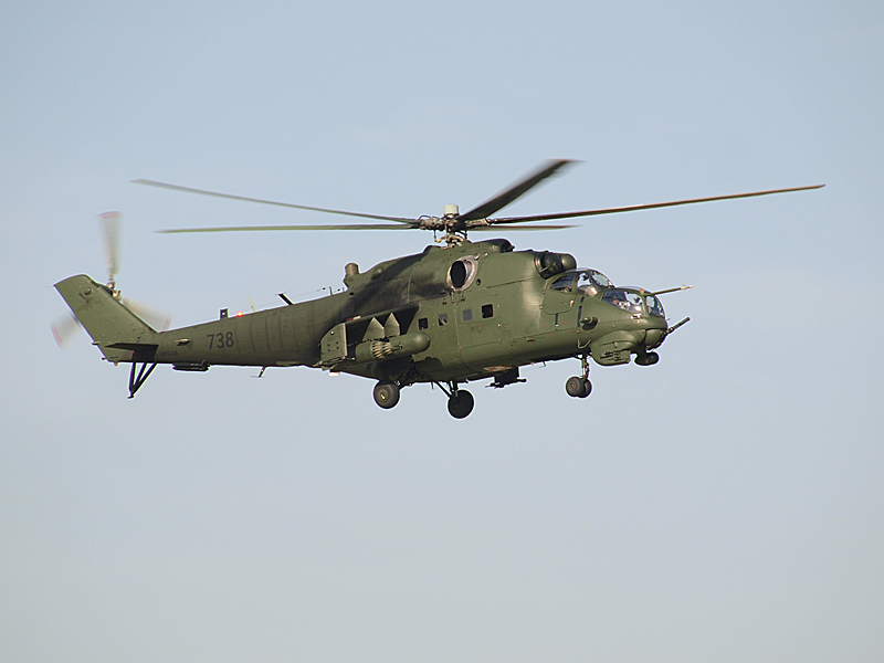 A lengyelek Mi-24-ese: harci helikopter, de kisebb harcoló egységet is a helyszínre vihet