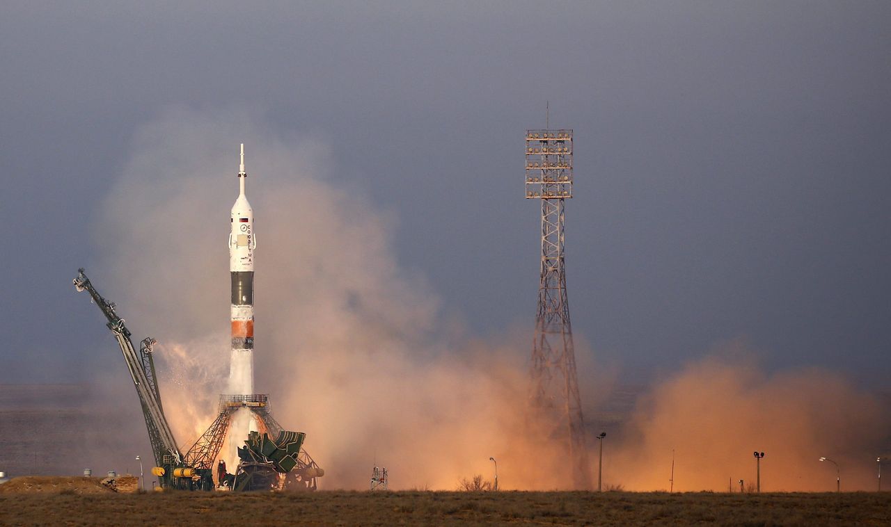 Az indítás pillanata: egy orosz, egy amerikai és egy brit startol az űrállomás felé