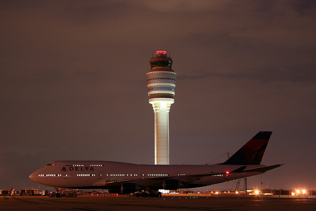 Amerika legmagasabb irányítótornya a legnagyobb közforgalmi repülőtéren