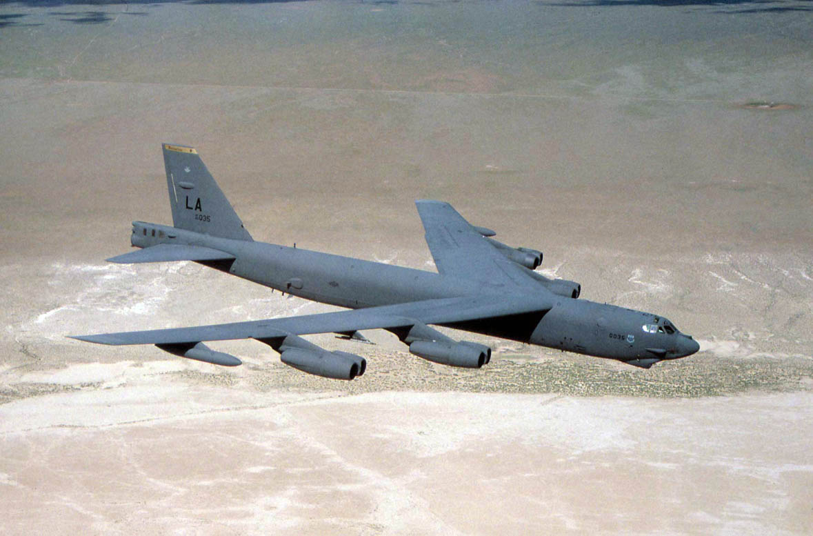 ...de a fegyvereket az öreg B-52-es biztonságos légtérben hordozná
