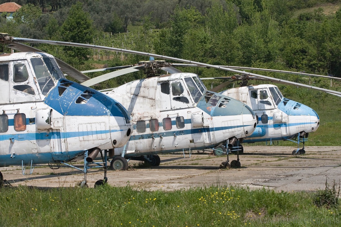 Mi-4-es példányok, kissé lestrapáltan: használták Magyarországon is (fotó: Peter Heeneman)