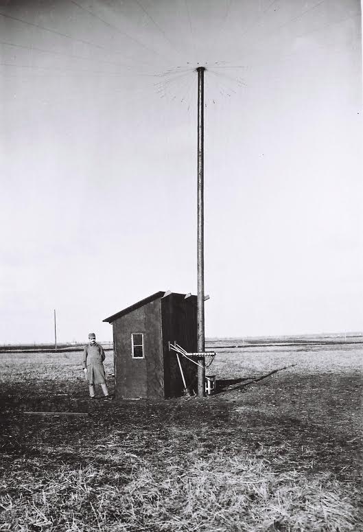 A rádióiránymérő (GONIO) antennája: a postásokat bevonultatták a szolgálatra (Dr. Moys Péter gyűjteménye)