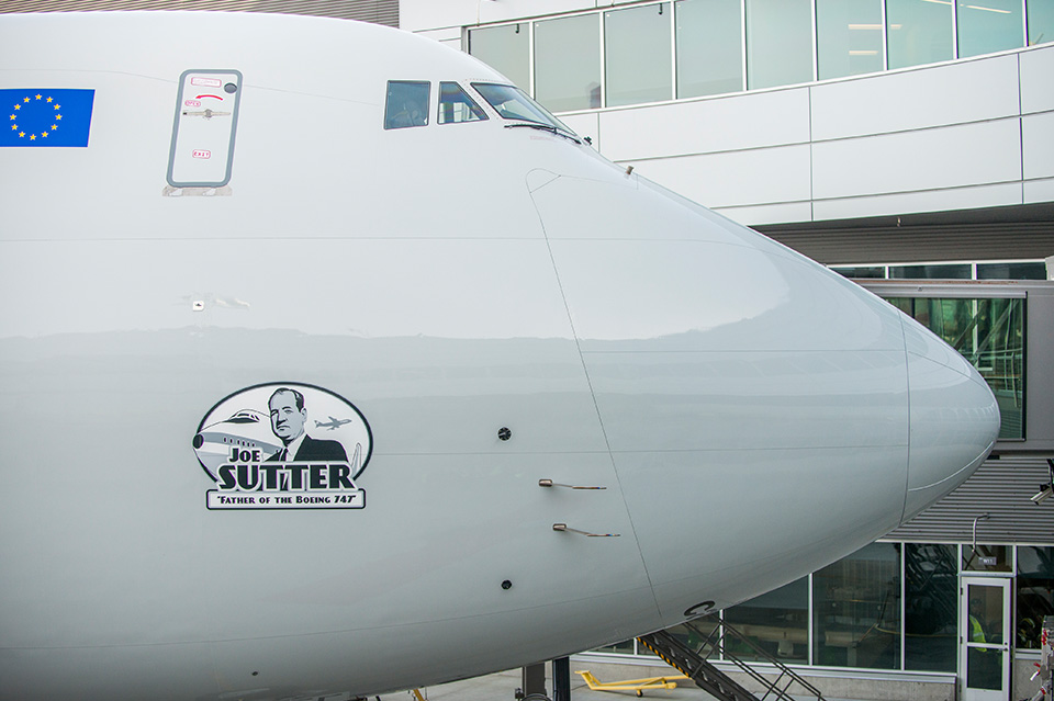 Az Ég Királynőjének atyja egy cargo-747-esen