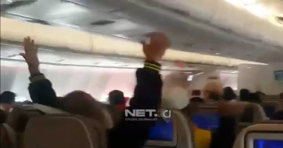 Imádkozó utas az Etihad-járaton: attól nem kell félni, hogy a gép törik